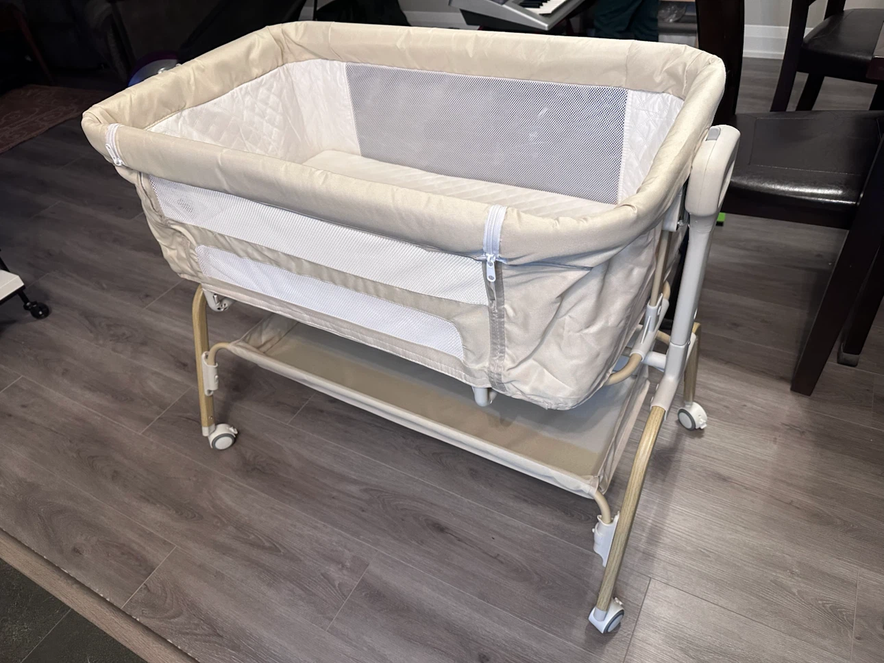 Brand NEW - Baby Bedside Bassinet with Mosquito Net - photo 2