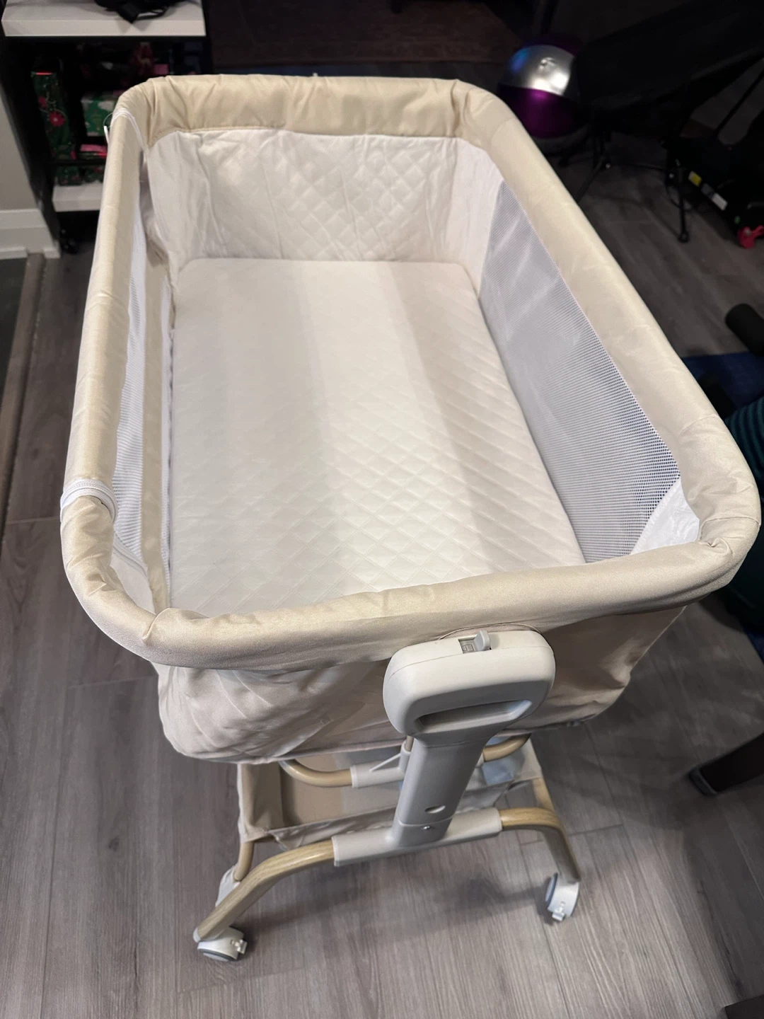 Brand NEW - Baby Bedside Bassinet with Mosquito Net - photo 3