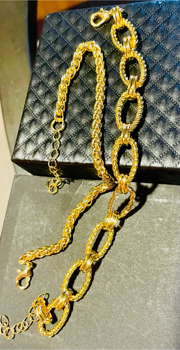 2 Gold-tone chain link bracelets - photo 2