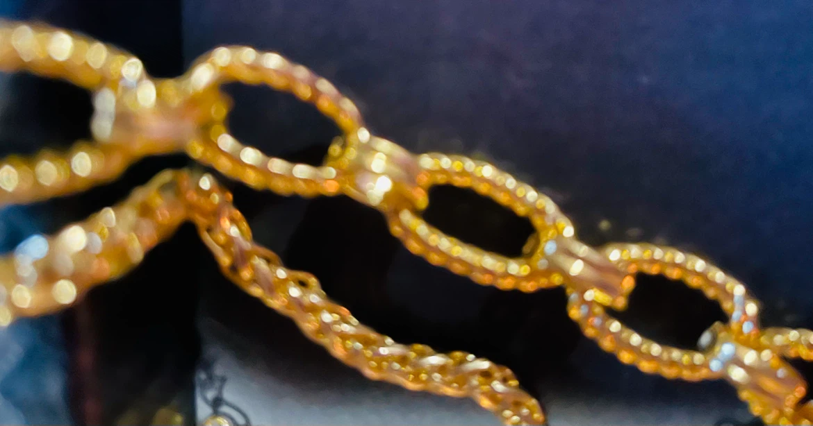 2 Gold-tone chain link bracelets - photo 3