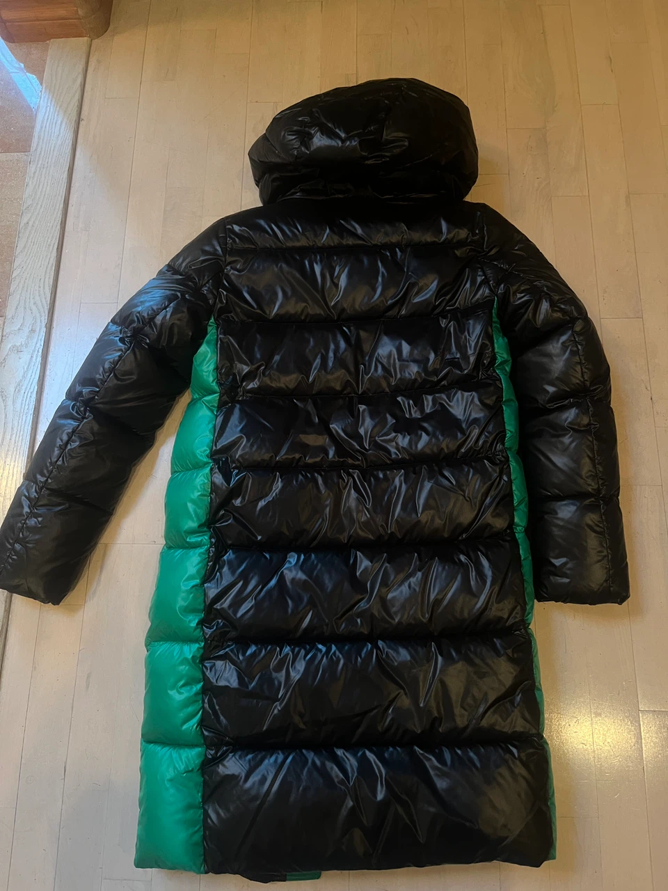 Hrow Its Cove Black and Green Puffer Coat - photo 3
