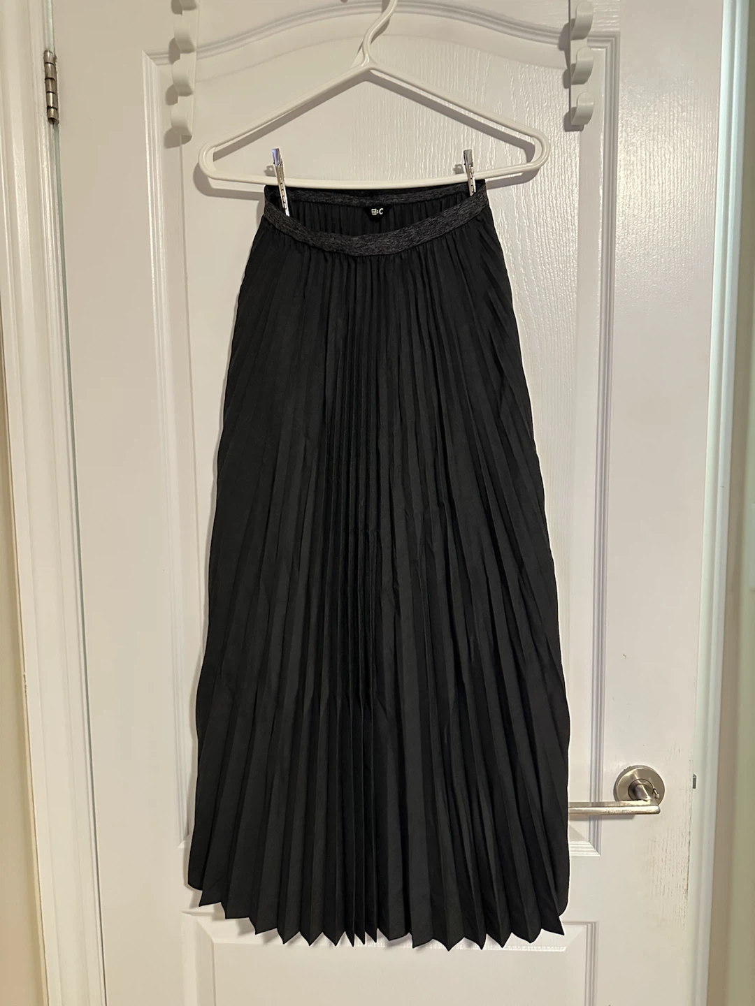 Uniqlo :C Black Pleated Skirt