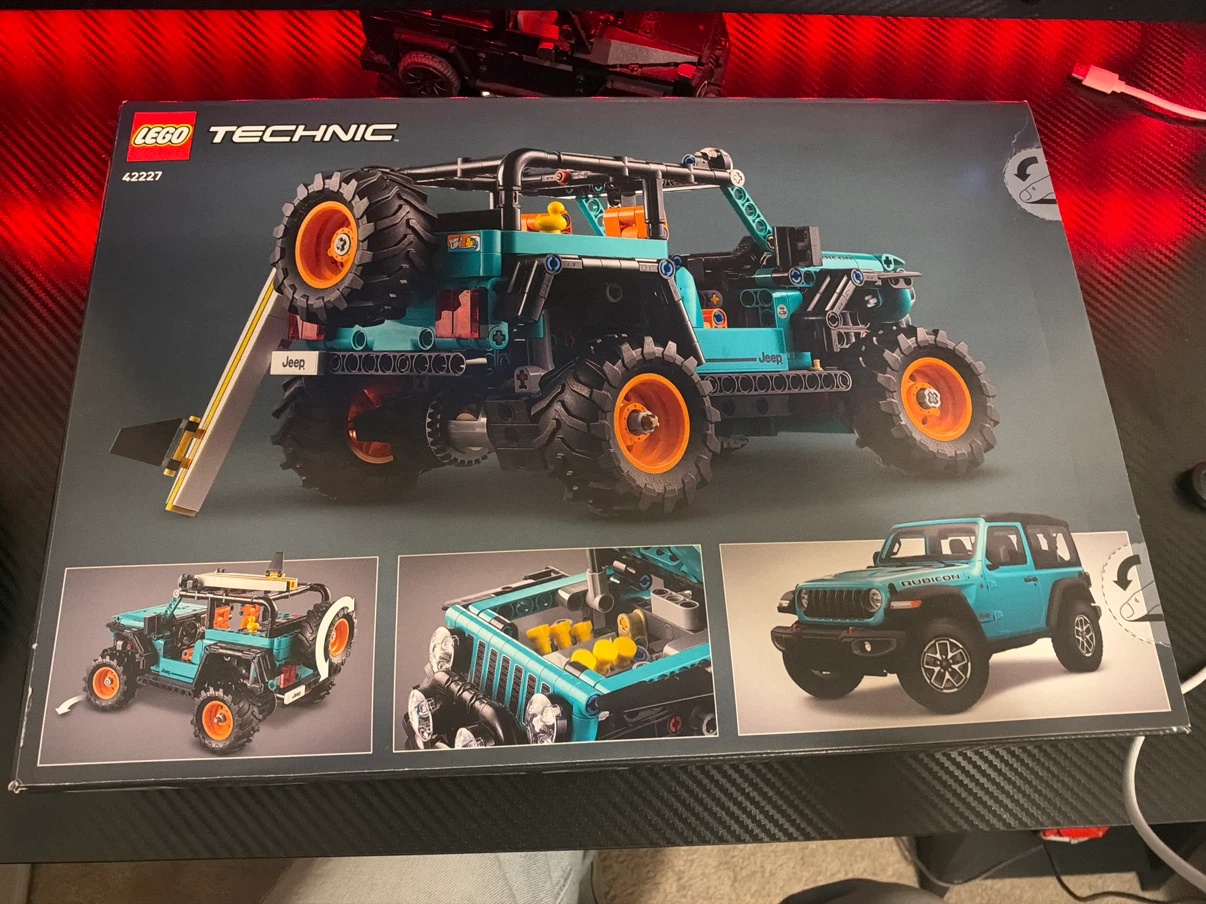 LEGO Technic Jeep Wrangler Rubicon 42227 - photo 2