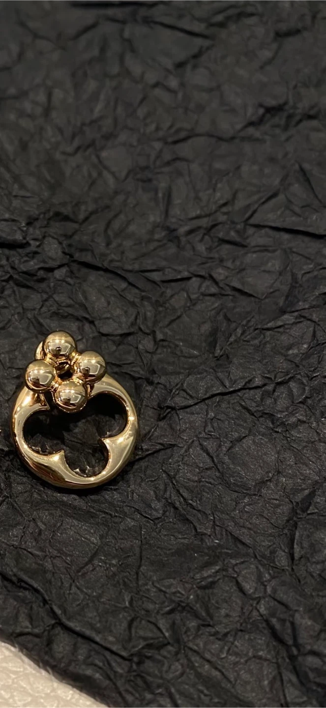 Single Louis Vuitton Flower Gold-Tone Pendant - photo 4
