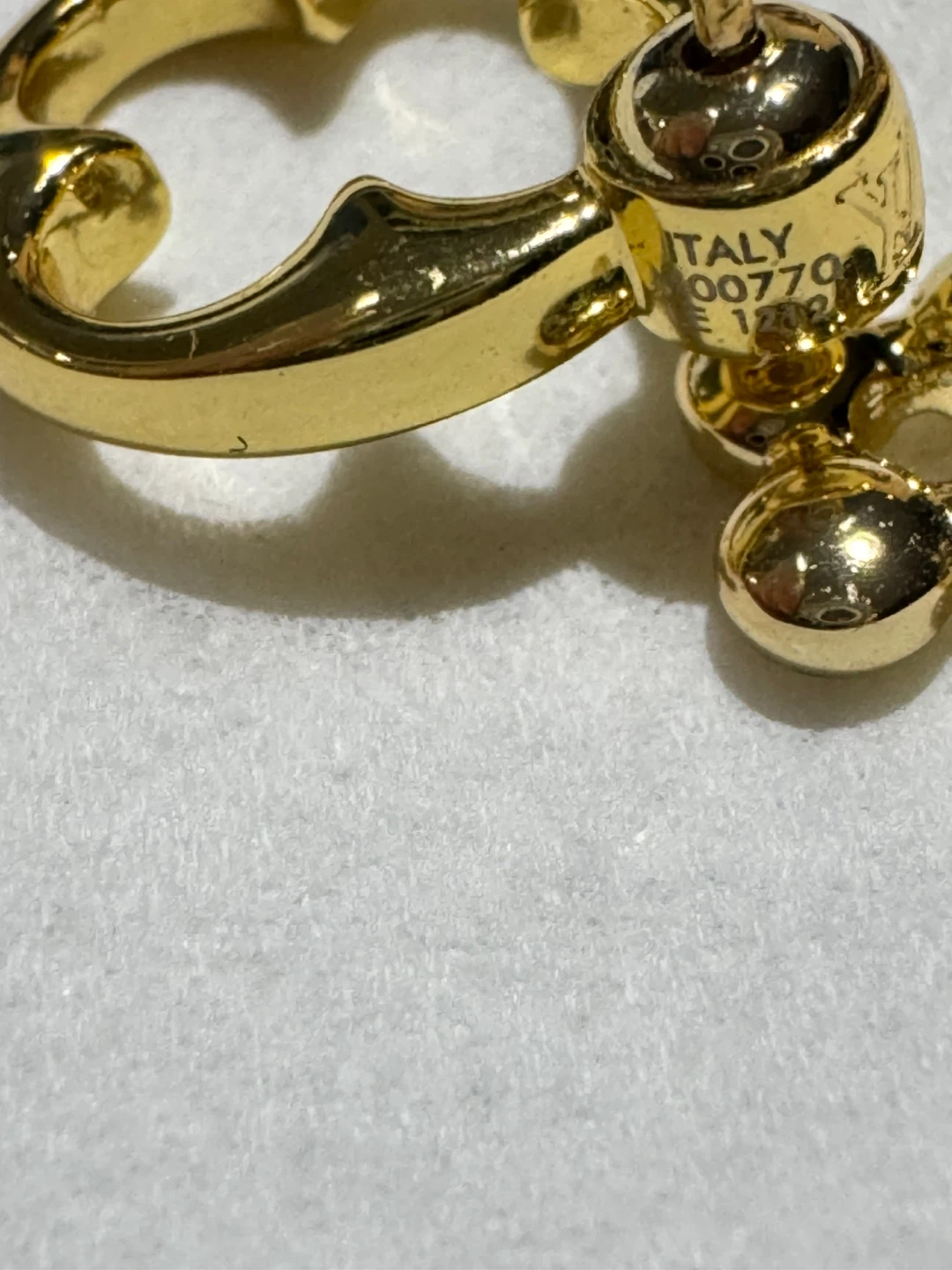 Single Louis Vuitton Flower Gold-Tone Pendant - photo 5
