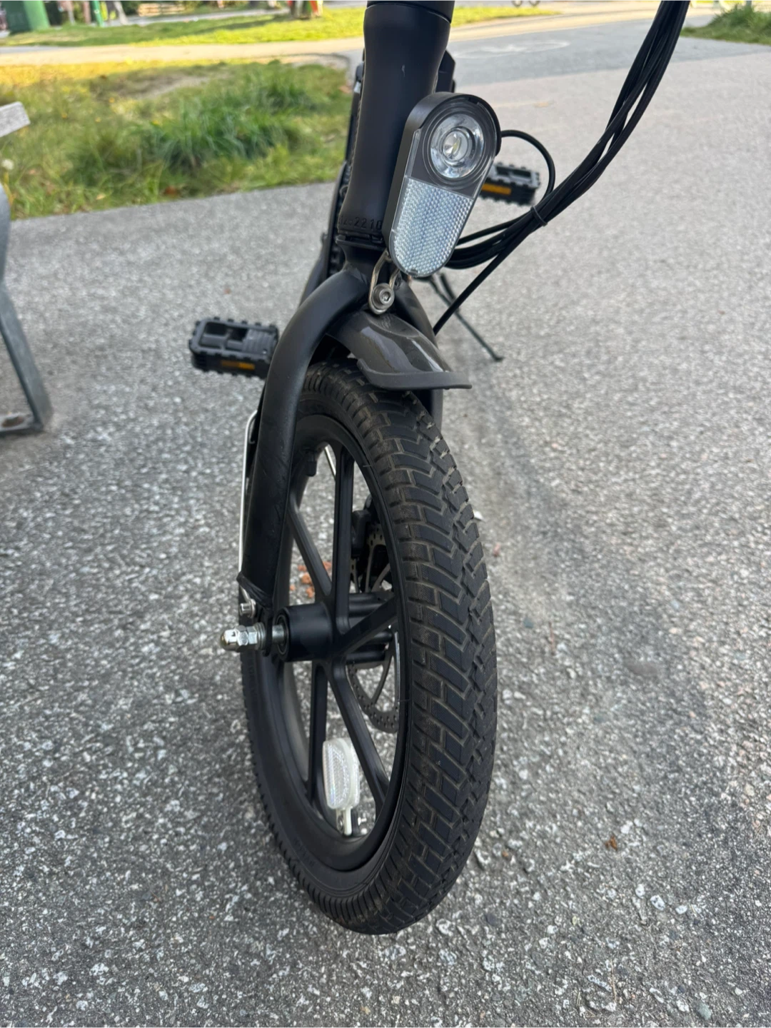 PLUG Folding Electric Bike – 350W Motor | 50KM Range | Foldable - photo 3