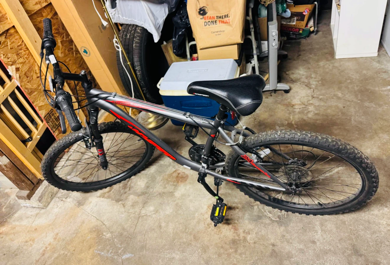 24in Hyper Boundary Trail Men’s MTB Hard Tail Grey / Red - photo 3