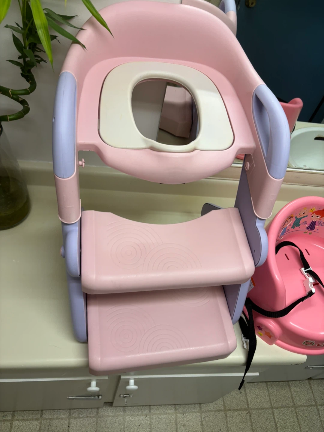 Step stool and chair 10 dollars for all - photo 2
