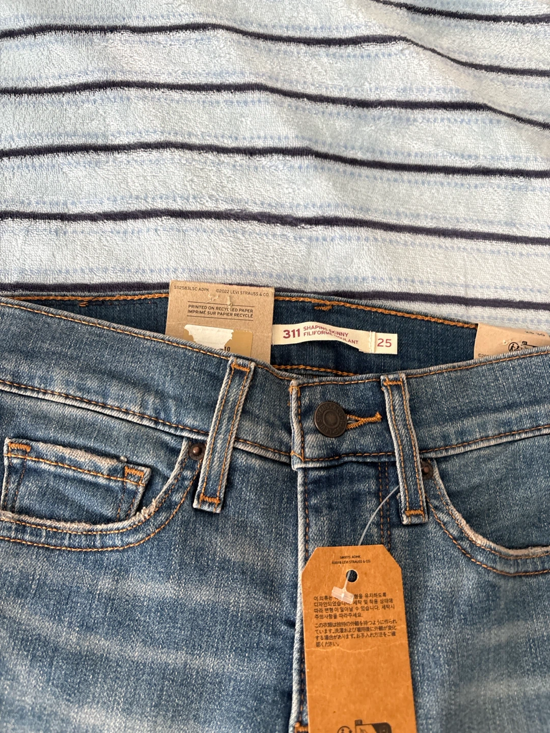 Levi's 311 Shaping Skinny Jeans Size 25 - photo 2