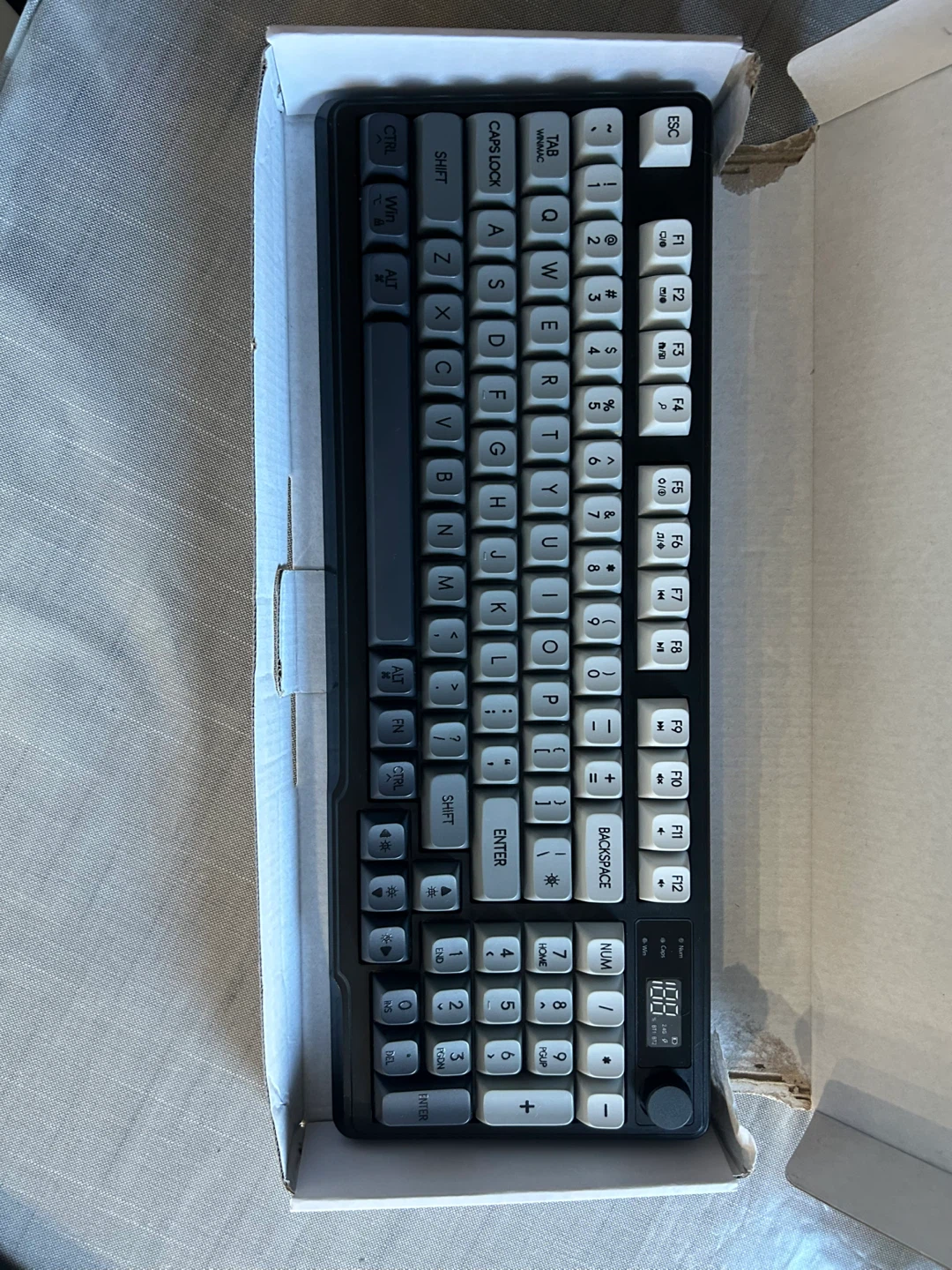 Freewolf 96 Key Wireless Mechanical Keyboard - photo 3