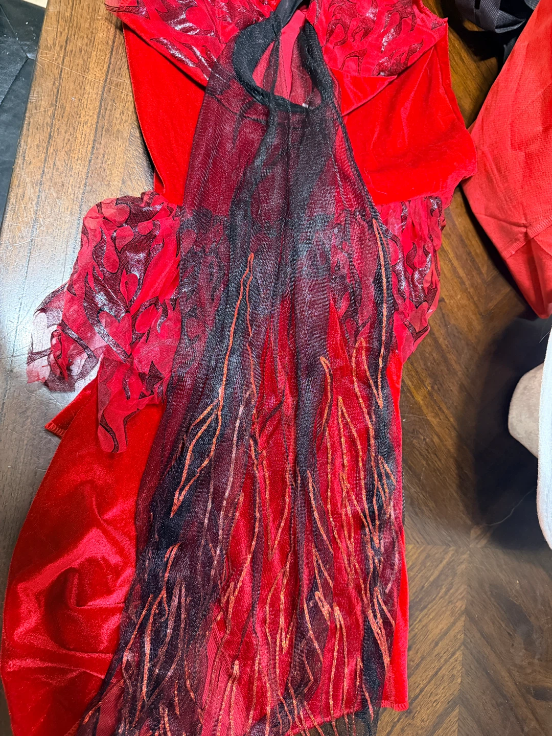 Red Devil Halloween Costume Set - photo 2