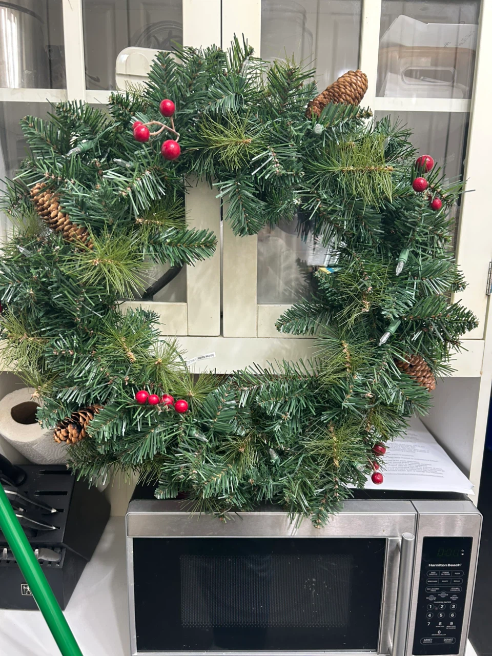 Artificial Pre-Lit Christmas Wreath