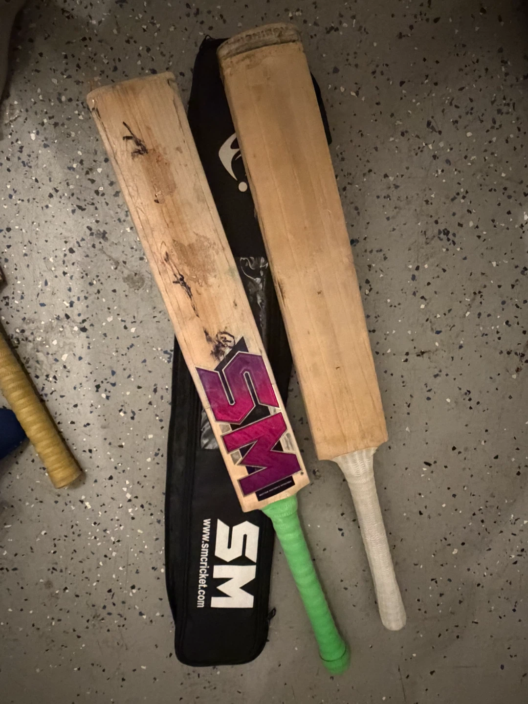 Cricket kit with 2 bats - photo 2