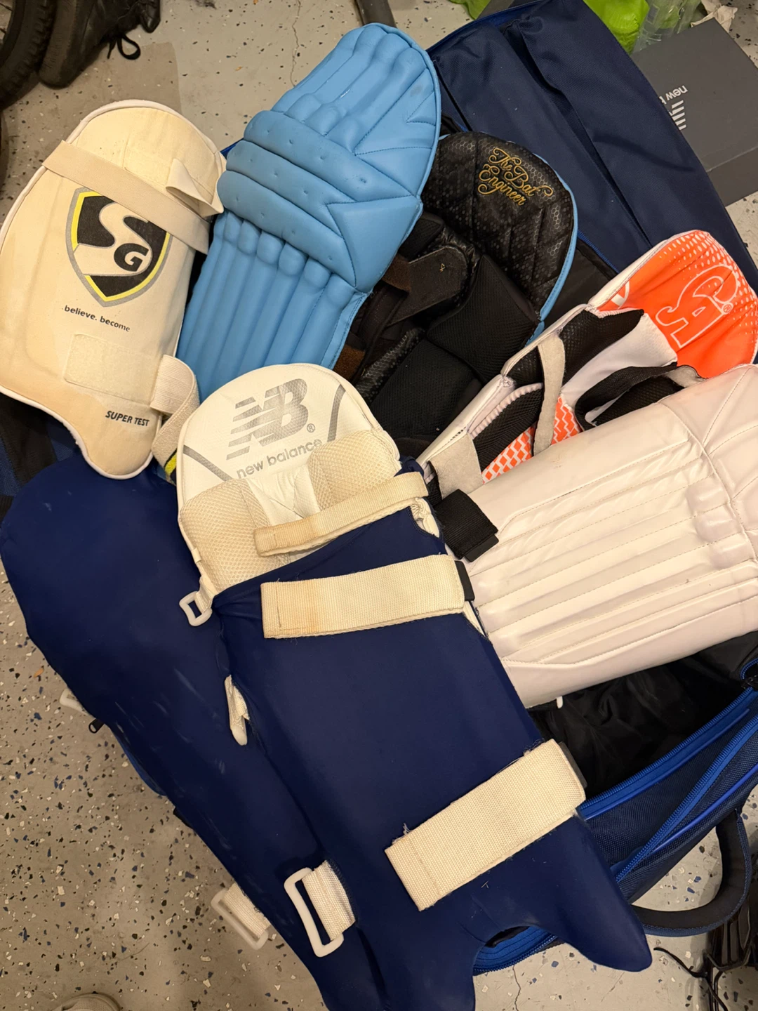 Cricket kit with 2 bats - photo 3