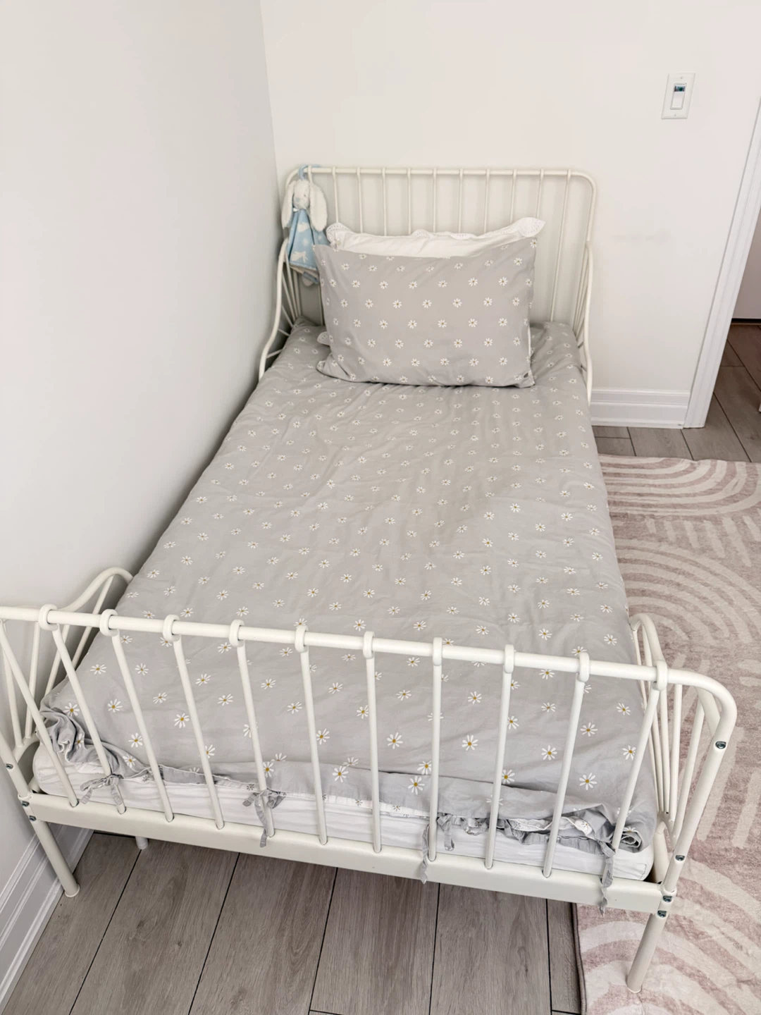 IKEA Minnen Extendable Bed Frame, White - photo 3