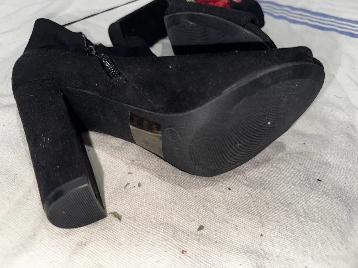 Black Floral Heels Size 5 1/2 - photo 2