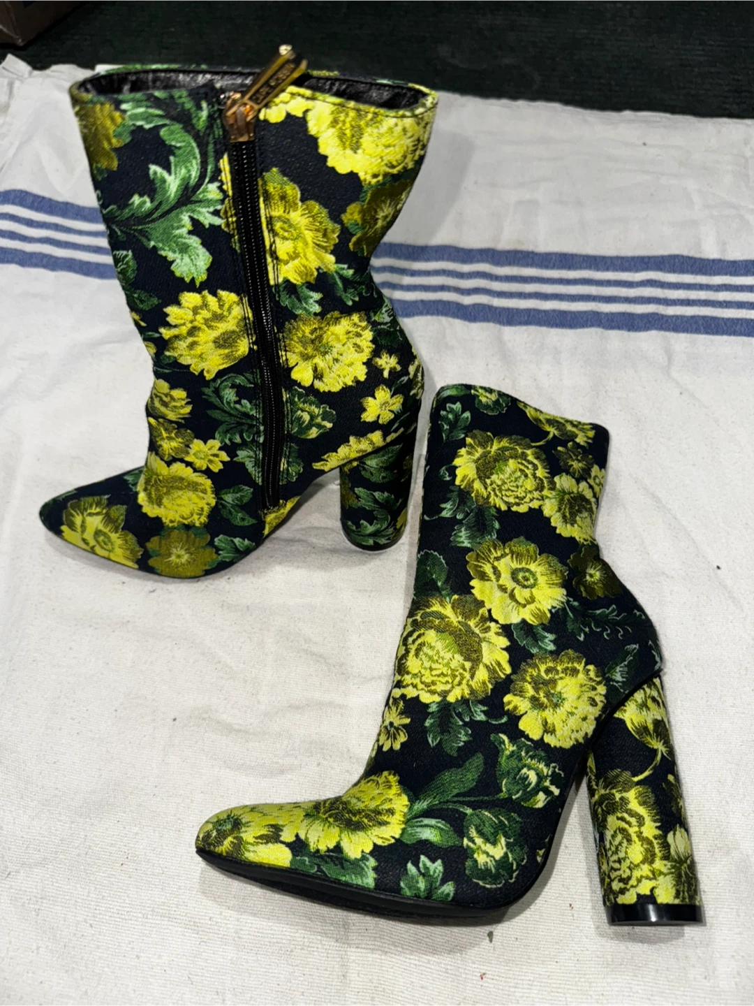 Green/ Yellow Floral Heels Size 6 - photo 2