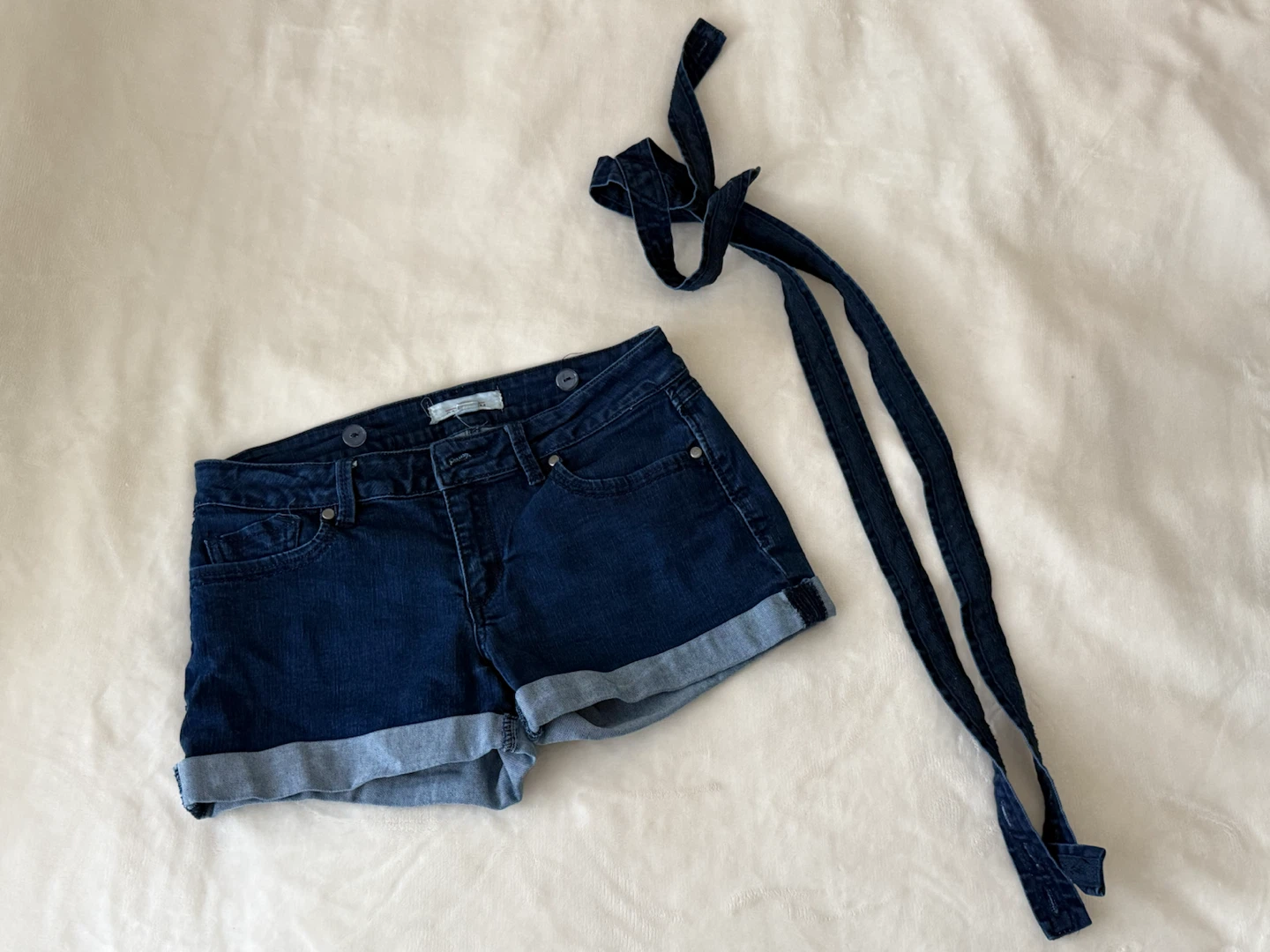 Stylish Denim Shorts with Removable Suspenders – Size 27