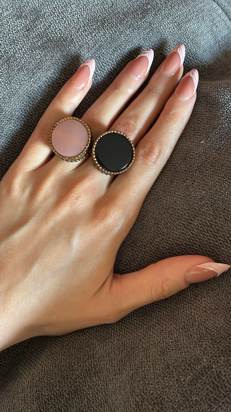 Set of single fashion rings