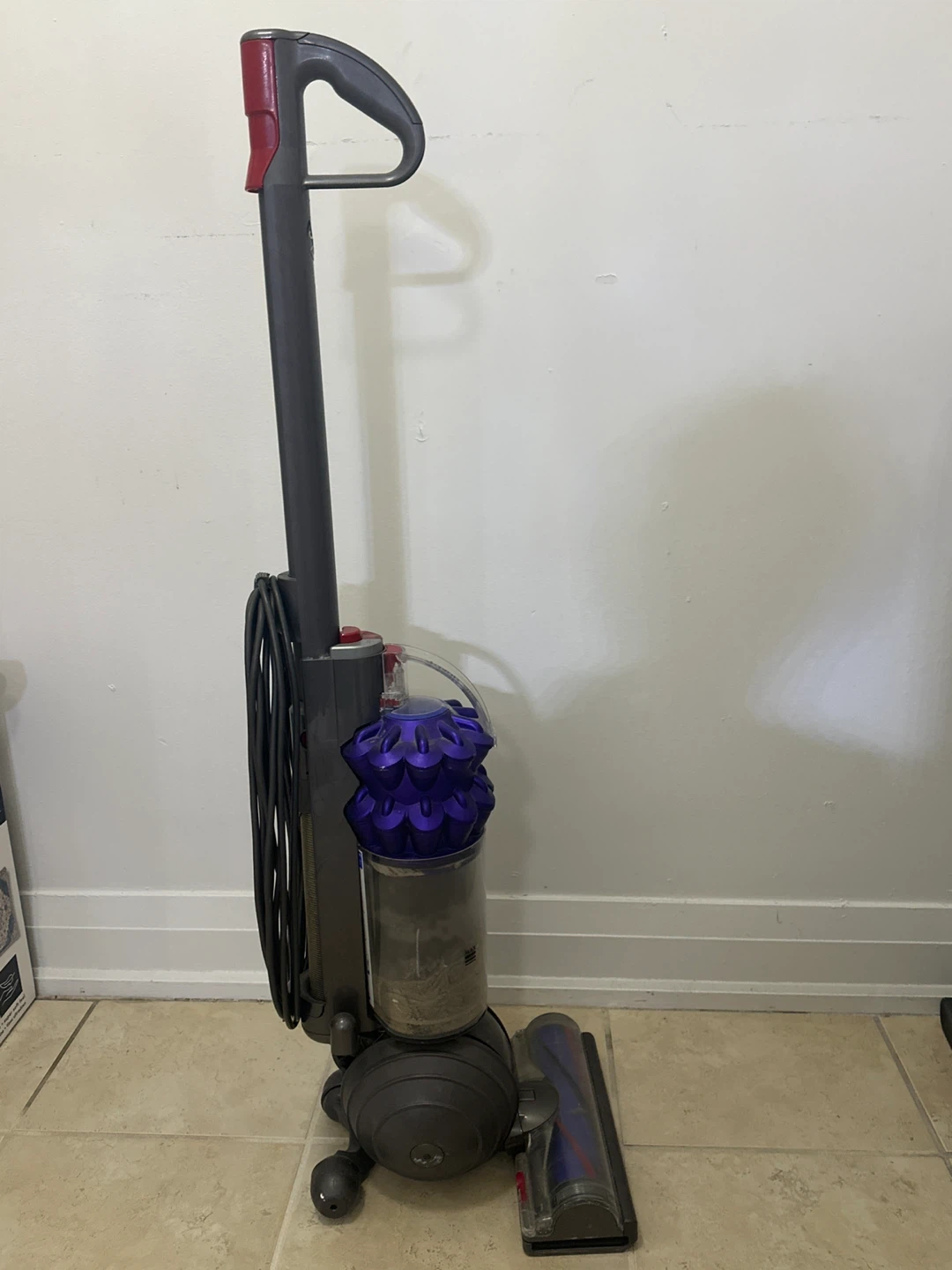 Dyson DC25 Upright Vacuum - photo 3