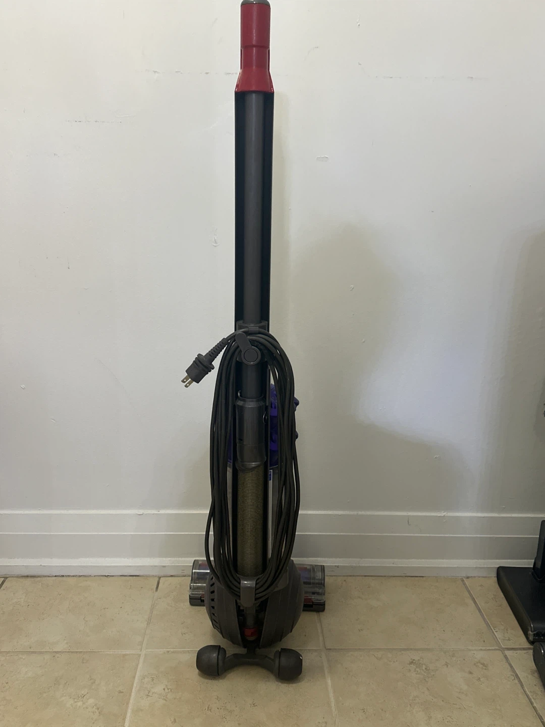 Dyson DC25 Upright Vacuum - photo 4