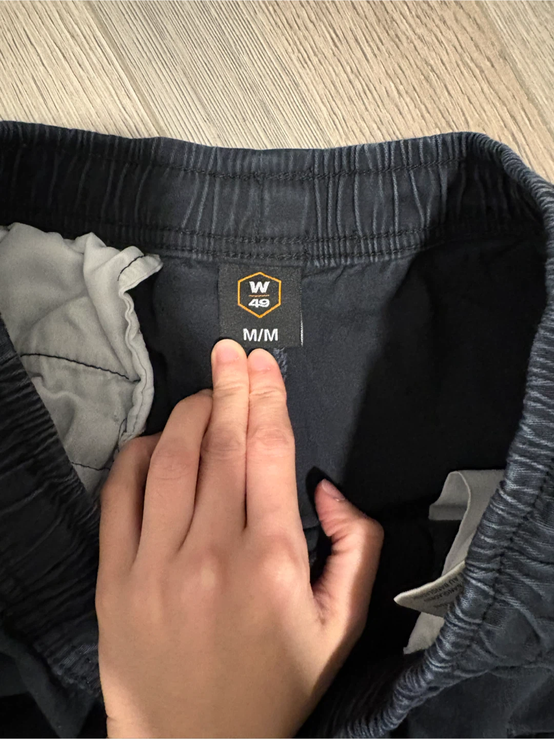W49 Men's Black Cargo Shorts - photo 2