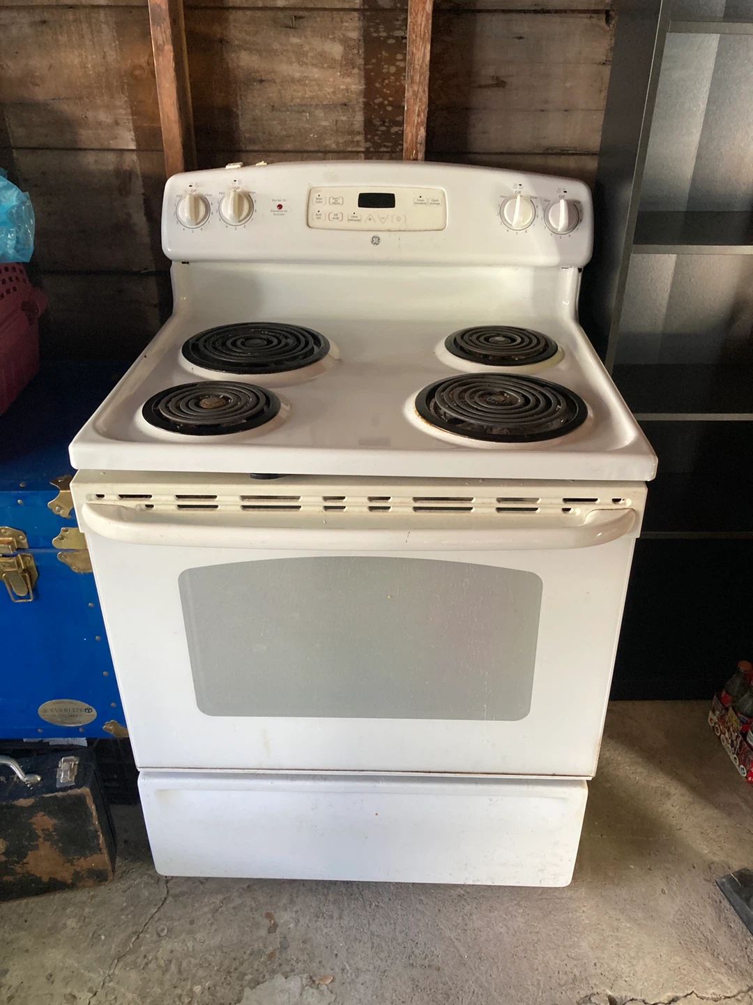 GE White Electric Stove