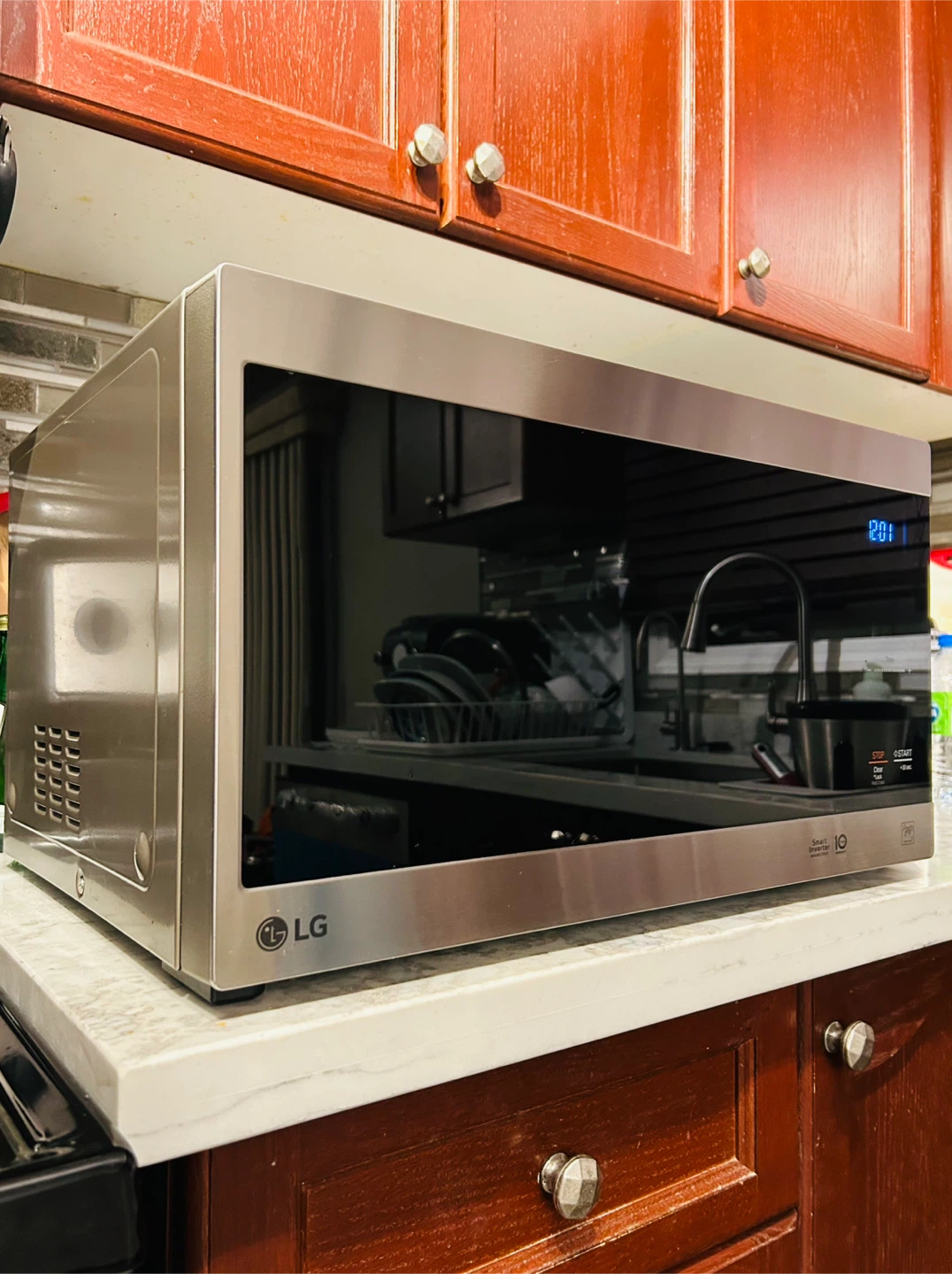 LG 1.5 cu. ft. NeoChef Smart Inverter Countertop Microwave - photo 2