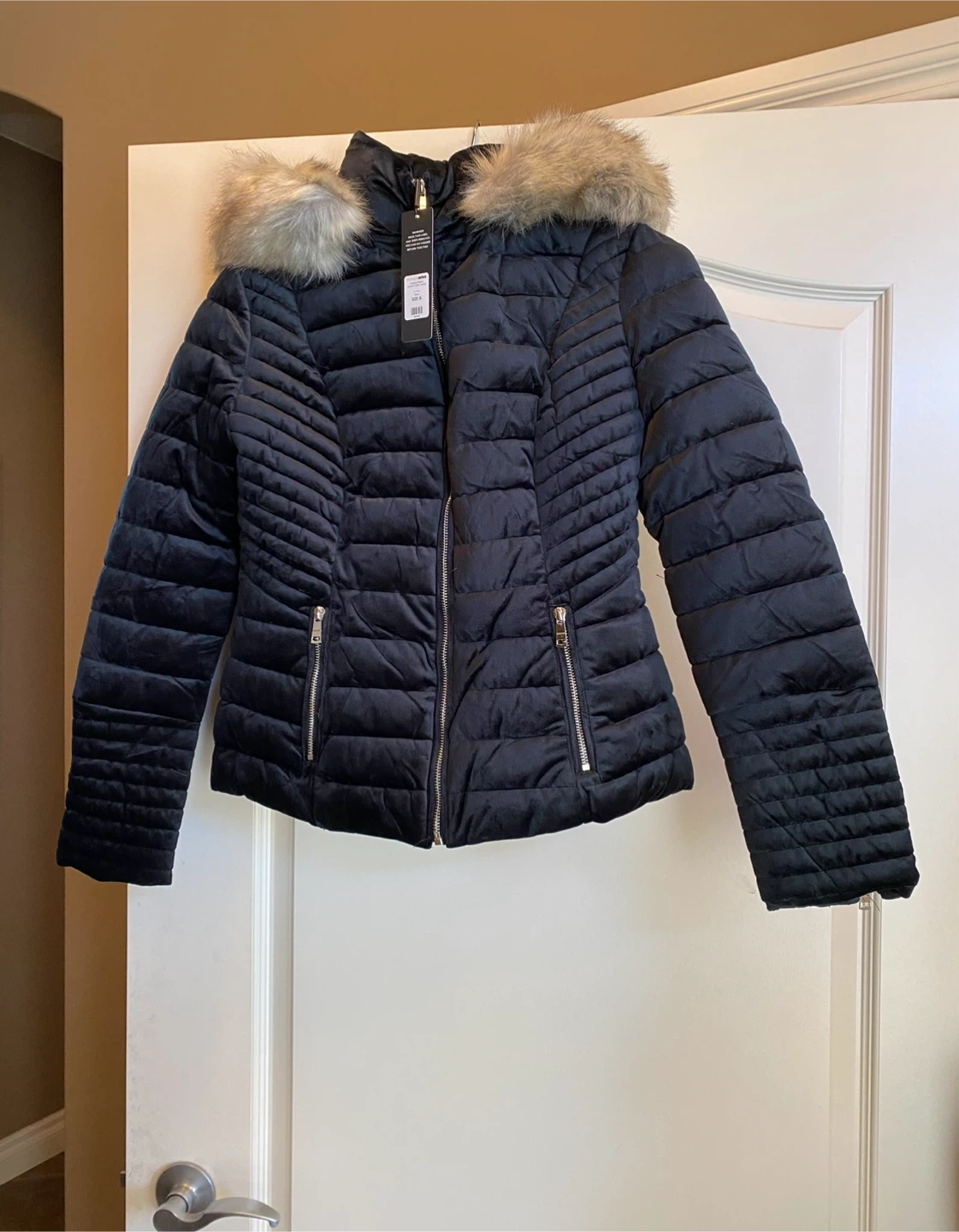 New with tags size medium Fashion Nova Velvet Puffer Jacket