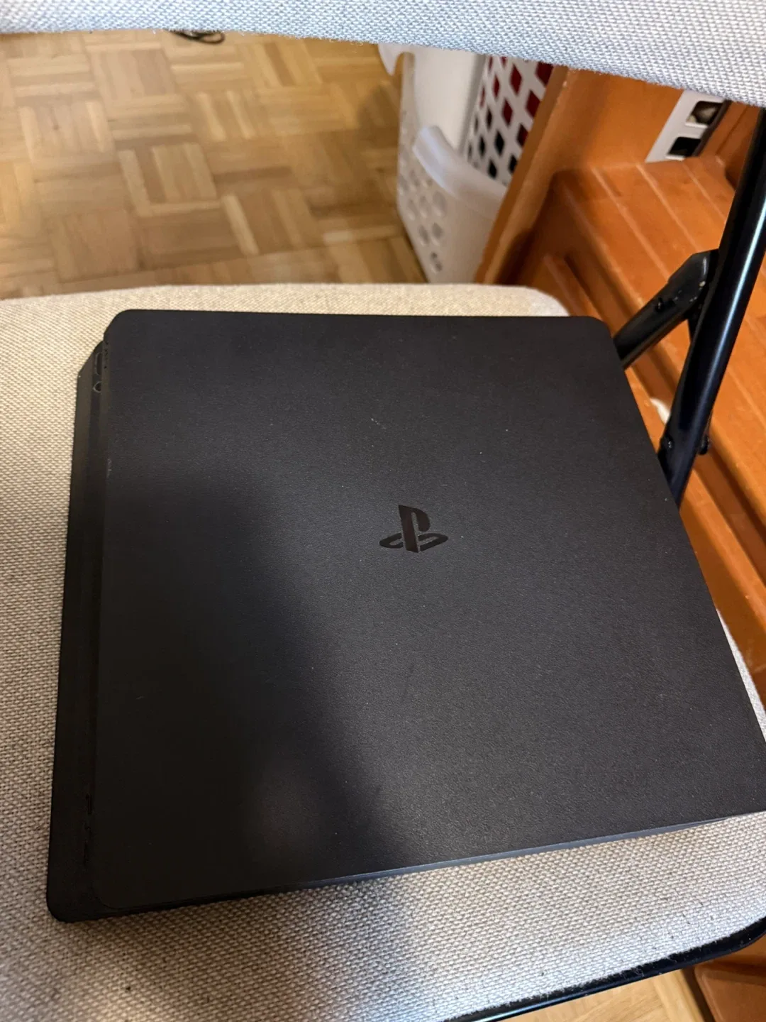 PS4 Slim 1TB + 2 original Sony controllers + 3 Games bundle - photo 2