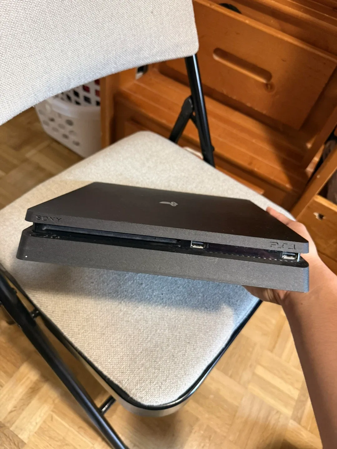 PS4 Slim 1TB + 2 original Sony controllers + 3 Games bundle - photo 3