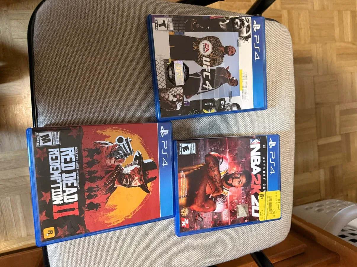PS4 Slim 1TB + 2 original Sony controllers + 3 Games bundle - photo 4
