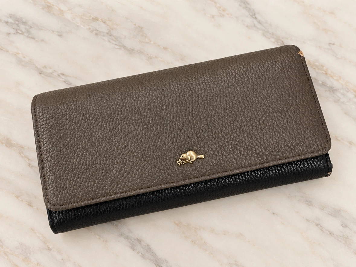 Brand new - Roots 73 RFID Protected Wallet