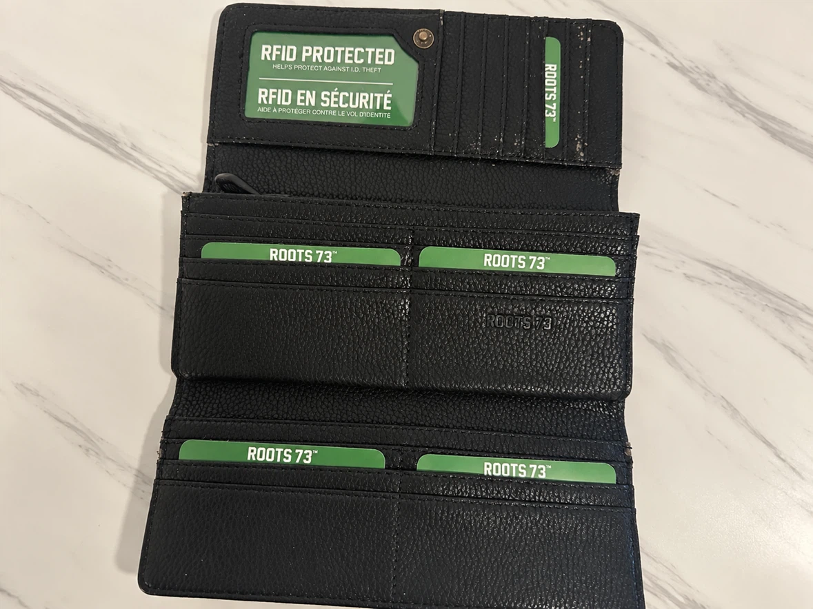 Brand new - Roots 73 RFID Protected Wallet - photo 3