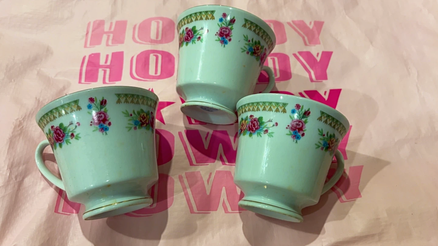 Set of 3 Floral Pattern Tea Cups