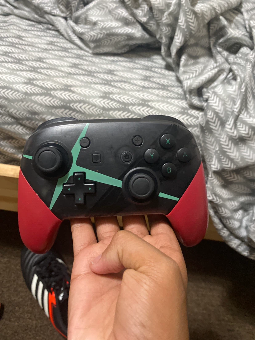 Nintendo Switch Pro Controller - Red and Black - photo 2