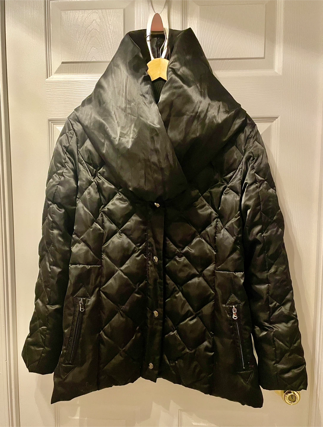 GUESS Black Puffer Coat - Women’s Large