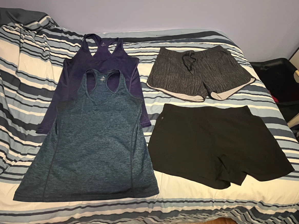 Ladies clothes, pouches, accessories and crossbody purse - photo 4