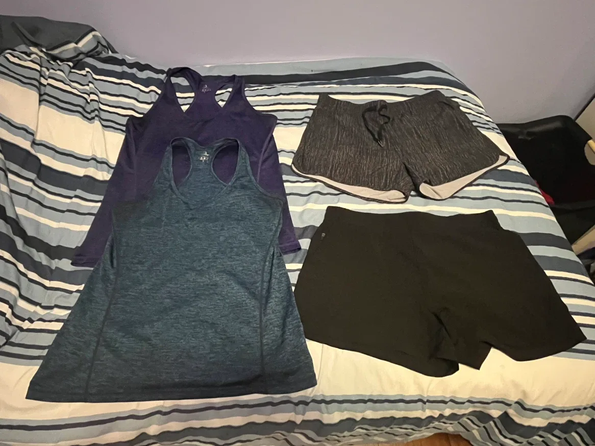 Ladies clothes, pouches, accessories and crossbody purse - photo 4