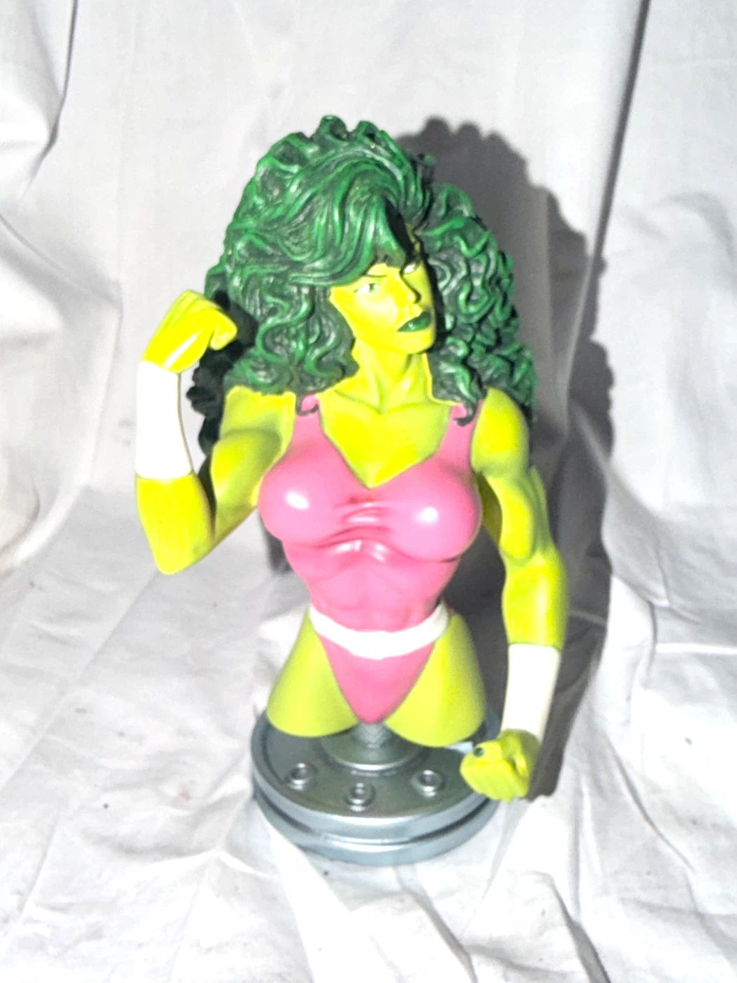 Bowen Designs Marvel She-Hulk Limited Edition Bust - photo 2