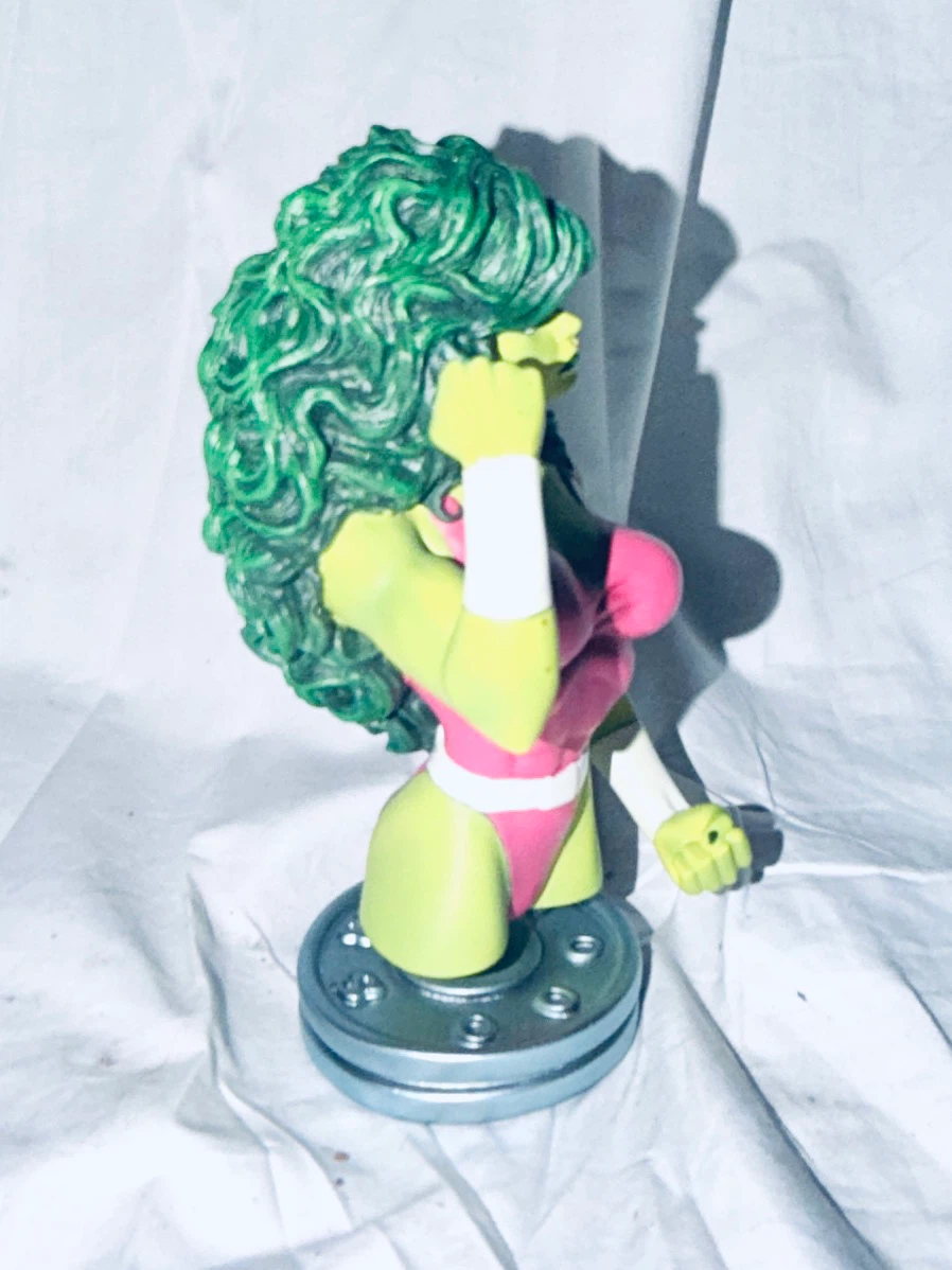 Bowen Designs Marvel She-Hulk Limited Edition Bust - photo 3