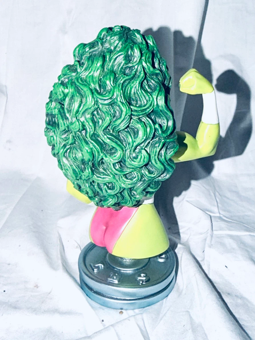 Bowen Designs Marvel She-Hulk Limited Edition Bust - photo 4