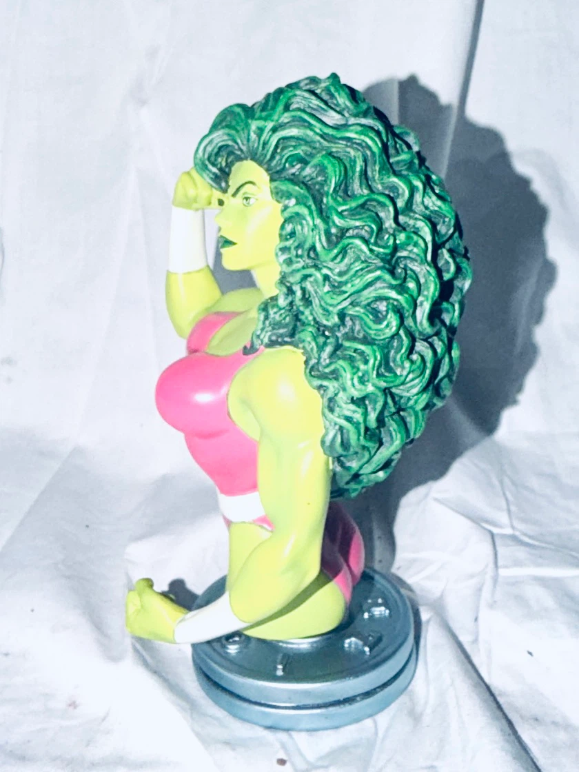 Bowen Designs Marvel She-Hulk Limited Edition Bust - photo 5
