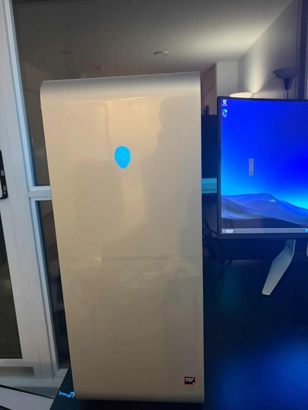 RTX 5090 Alienware Area-51 AAT2265 Gaming PC + AW3225QF Monitor
