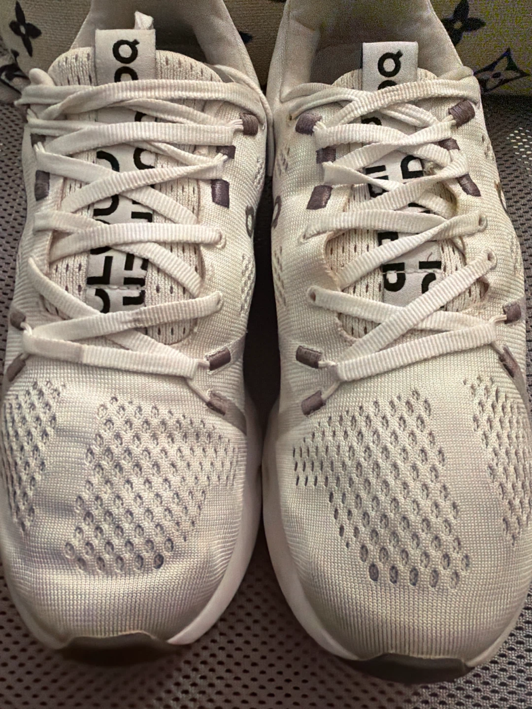 On Cloud Running Shoes Women's Size 8.5