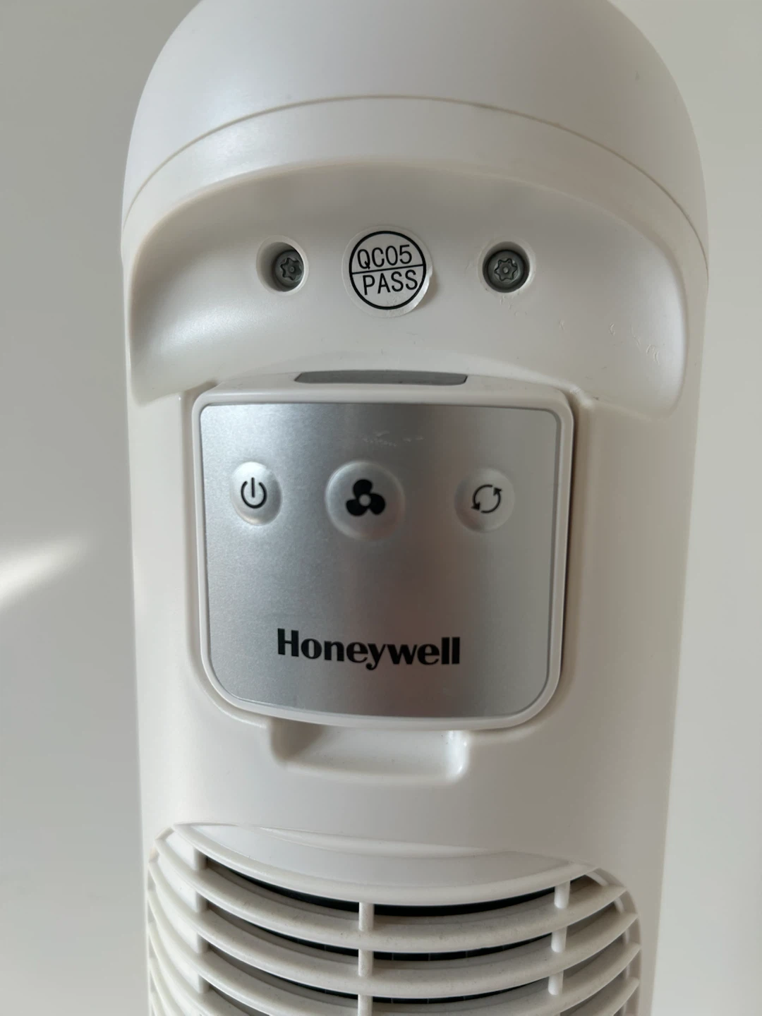 Honeywell QuietSet Tower Fan HYF260WCV1 - photo 3