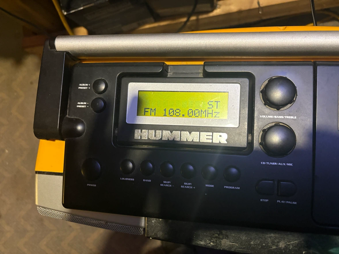 Hummer Portable CD/Radio Boombox - photo 2