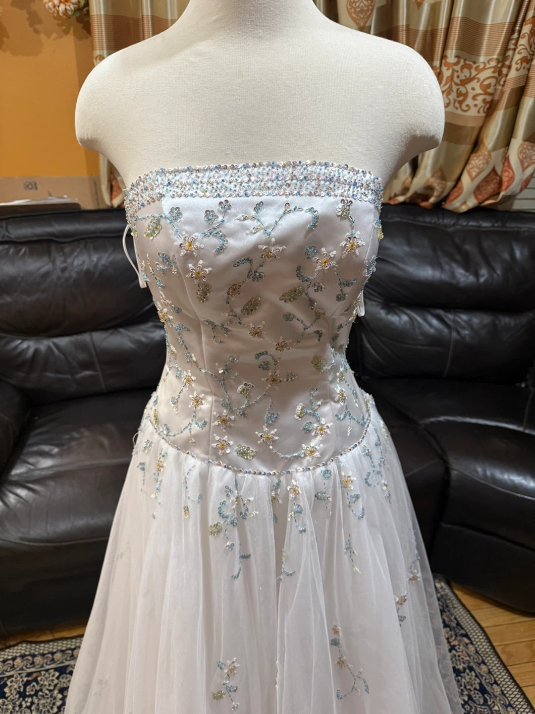 Alyce Designs Vintage 10 White strapless gown - photo 2