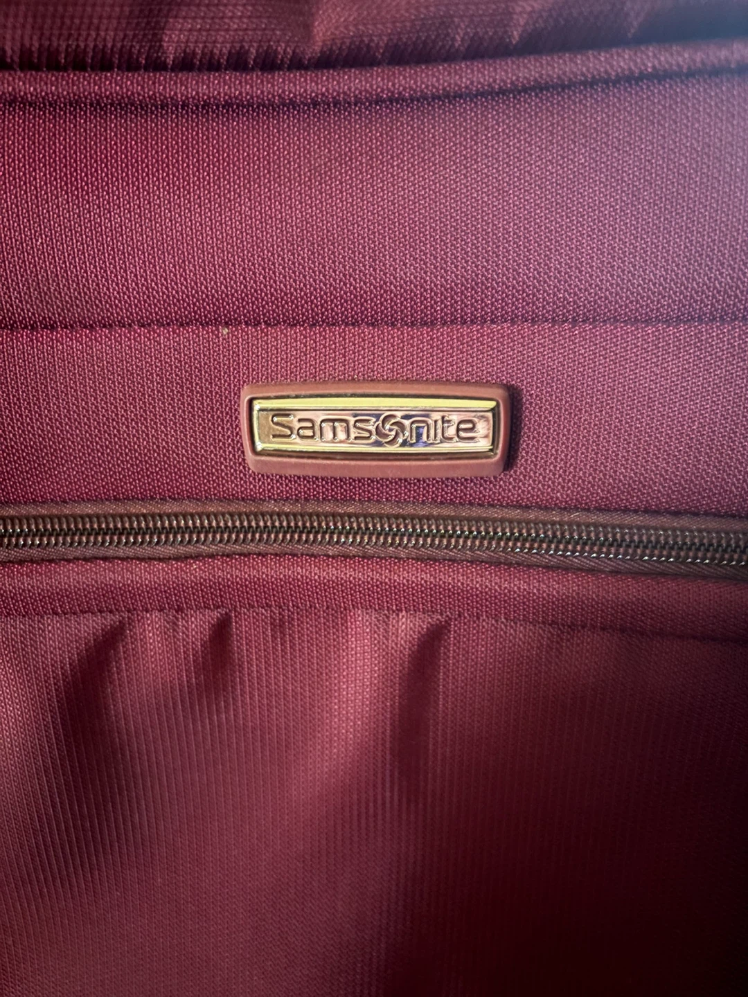 NEW. Beautiful Samsonite Overnight Bag - photo 3