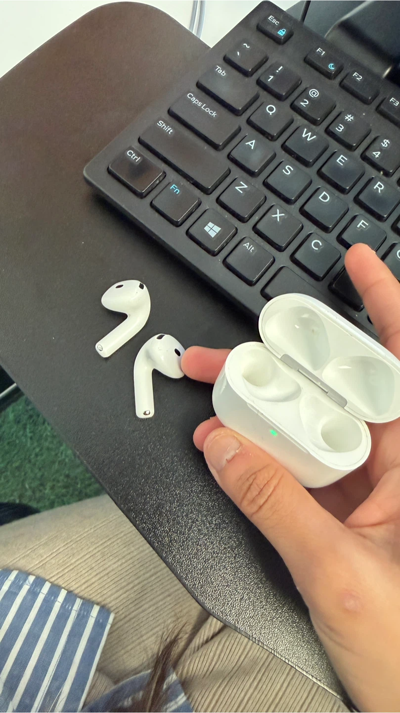 Apple AirPods 4th Generation - photo 2